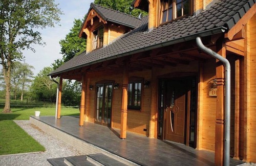 Linde Villa | Wooden Villa Dirk with Wi-Fi, Garden, Balcony, Terrace & Sauna