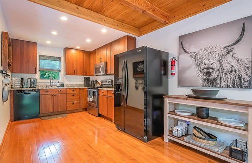 North Glade Hills House | Woodhaven | Dock Slip, Pool Table, Firepit!