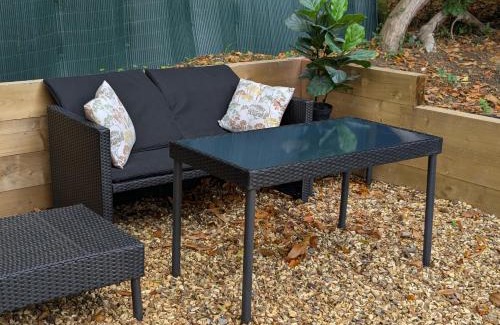 Leckhampton Apartment | Woodland Cabin - Cotswold Way - Logs & Dogs