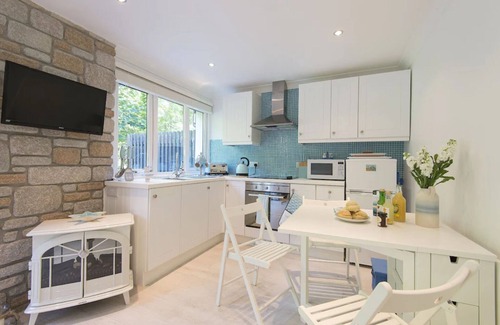 Lelant House | WOODLAND RETREAT - Summer school holiday dates still available.