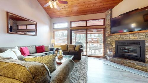 Mammoth Lakes Apartment | Woodlands #33 Condo