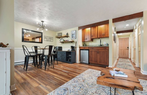 Farmington Condo | Woodlands Hideaway Cozy Retreat