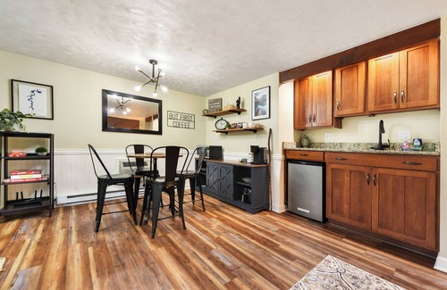 Farmington Condo | Woodlands Hideaway Cozy Retreat