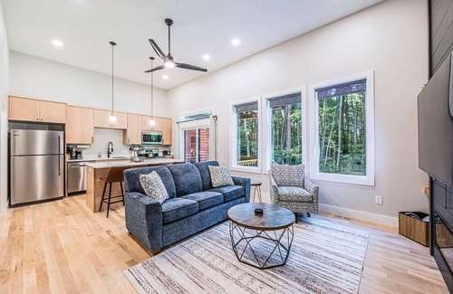 Scottsville House | Woodside Retreat-B: Modern Home