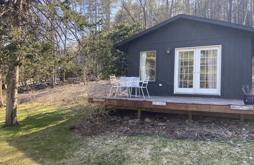 Bearsville Cottage | Woodstock Cooper Lake Cottage