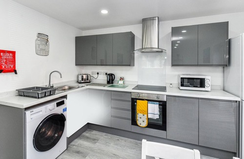 Hucknall Apartment | Woodstock House Flat 1 - Comfy 2BR in Hucknall