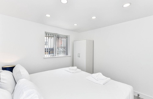 Hucknall Apartment | Woodstock House Flat 1 - Comfy 2BR in Hucknall