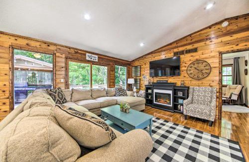 Shelbyville House | Woodsy Home with View, 1 Mi to Lake Shelbyville