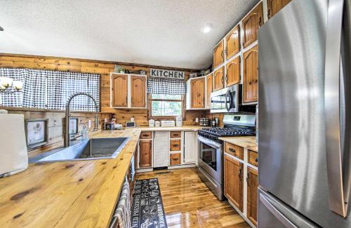 Shelbyville House | Woodsy Home with View, 1 Mi to Lake Shelbyville
