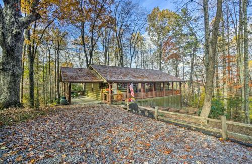 Wears Valley House | Woodsy Pigeon Forge Hideaway Private Hot Tub