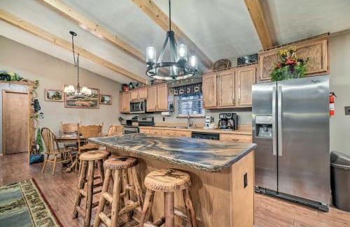 Wears Valley House | Woodsy Pigeon Forge Hideaway Private Hot Tub