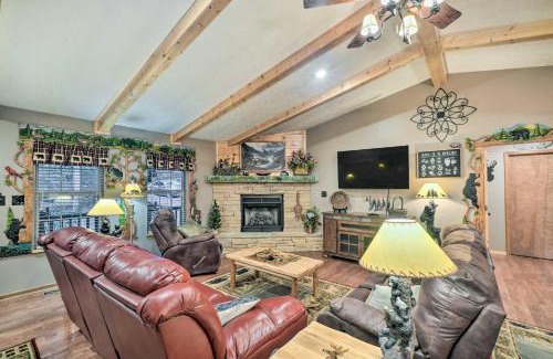 Wears Valley House | Woodsy Pigeon Forge Hideaway Private Hot Tub