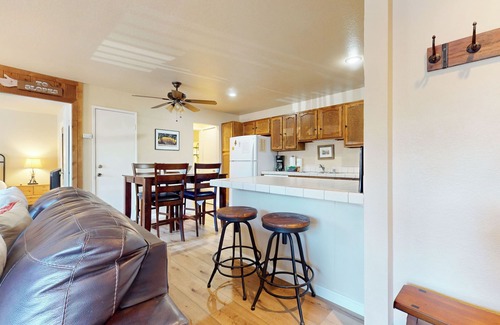 Mammoth Lakes Condo | Woodsy & Secluded, Pool & Hot Tub On-site. Short Walk to The Village