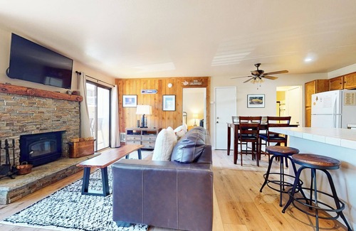 Mammoth Lakes Condo | Woodsy & Secluded, Pool & Hot Tub On-site. Short Walk to The Village