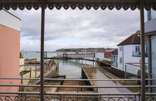 Cowes House | Woodyear House - Sleeps 8 - Cowes Waterfront