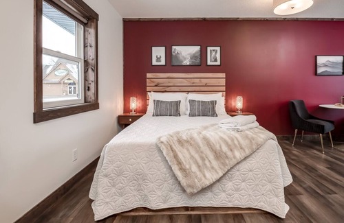 Prescott Hotel | Work & Dine | Free Parking | Simple Comfort