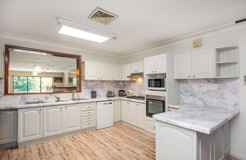 Forrestfield House | Work or Play or Weddings: Huge House, Pool, Shops & Near Airport