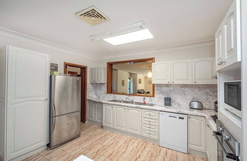 Forrestfield House | Work or Play or Weddings: Huge House, Pool, Shops & Near Airport