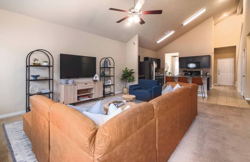 McNeil House | Work & Play 4BR in Tech Ridge | King and Queens