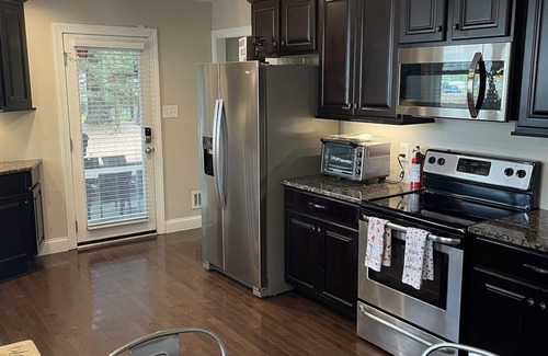 North Hills House | Work & Play In North Hills | Shop, Dine, & Relax