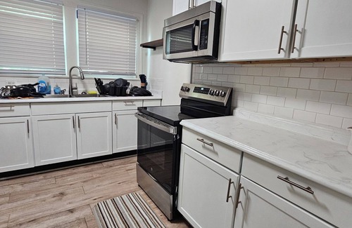 Meridian-Kessler Apartment | Work + Play + Kick back + Fam + Friends + Pets = Vibes are self made!