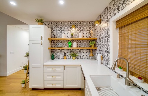 North Central House | Work, Play, Stay At Home. Family Pool Home to Self Isolate.