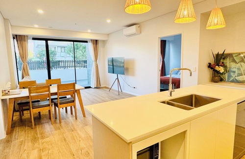 Rouse Hill Apartment | Work, Rest, Commute – All in One | 5 Mins to Tallawong Metro