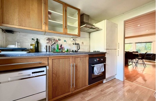 Torslanda Apartment | Workers 5BR - 2 Bath - Volvo - Parking lot - All-inclusive