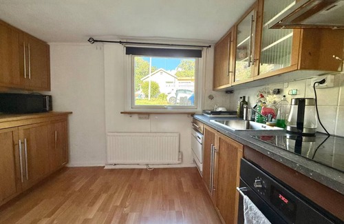 Torslanda Apartment | Workers 5BR - 2 Bath - Volvo - Parking lot - All-inclusive