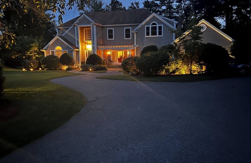 Natick House | World Cup travelers--40 min to Gillette! Spacious private home w/jacuzzi tub