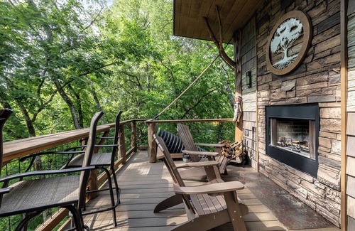 Sevierville Cabin | 🌱World's First Interactive Treehouse Resort! Tree-mendous Fun! 🌳