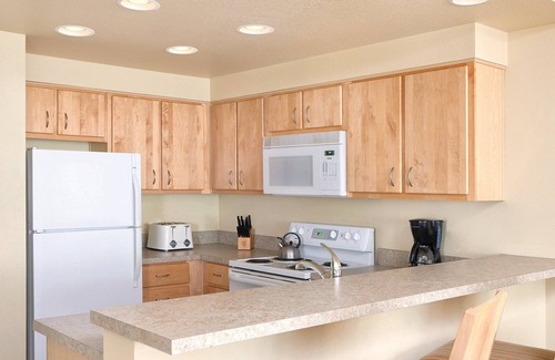 Seaside Gilbert District House | Worldmark Seaside Deluxe Unit Top 4 floors! Jetted tub, Great Pool! The Best!