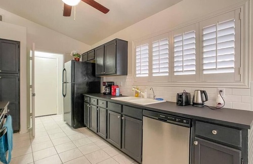 Sierra Tempe House | Wow! 3BDR Single-story home in Tempe/Chandler