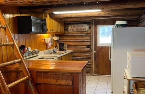 Condon Cabin | Wrangler Log Cabin Sleep 8