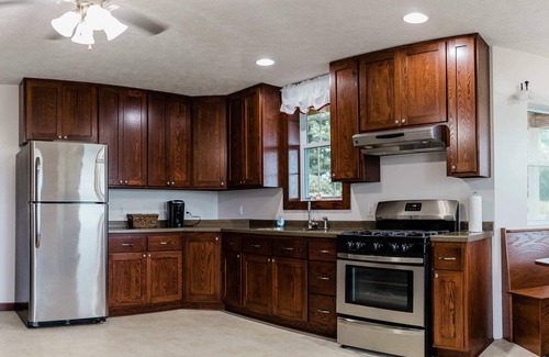 Dundee Cottage | Wrap Around Decks w/Beautiful View & Hot Tub