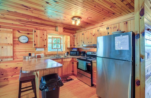 Sparta Cabin | Wraparound Deck & Hot Tub: Blue Ridge Mtn Cabin
