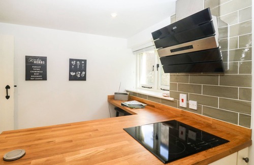 Slapton Cottage | WRENS NEST, pet friendly, with a garden in Slapton