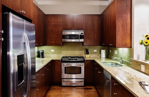 Lakeview Condo | Wrigley Field Legend Suite 4 Bedrooms, 2 Bathrooms