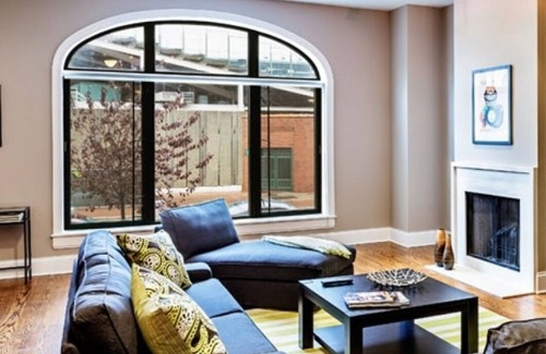 Lakeview Condo | Wrigley Field Legend Suite 4 Bedrooms, 2 Bathrooms