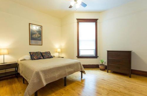 Lakeview Apartment | Wrigley Oasis! Steps from the Field! - 3BD 1BA