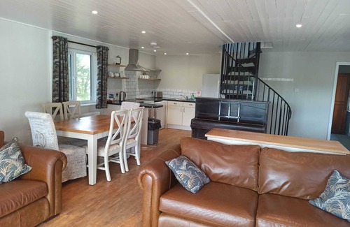 Torpoint House | Wringford Cottage Sleeps 6 (3 Bedrooms)