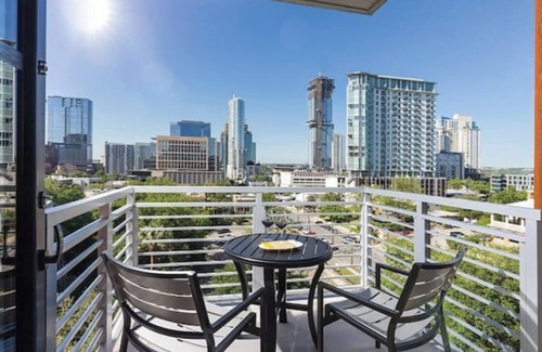 Civic District Condo | Wyndham Austin Luxurious 1 Bedroom with Kitchen