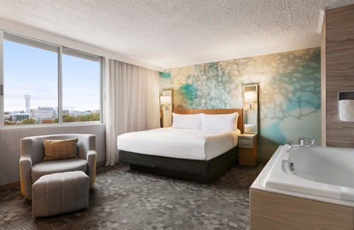 Downtown Niagara Falls Hotel | Wyndham Garden at Niagara Falls