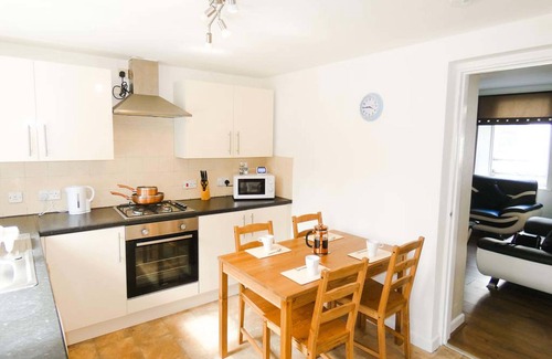 Abercwmboi Cottage | Wyndham House for 6 for Brecons and Bike Park Wales