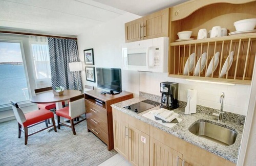 Yachting Village Condo | Wyndham Inn on the Harbor | 1BR/1BA Queen Suite