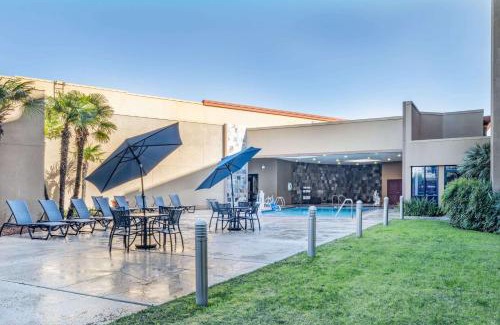 Foothill Farms Hotel | Wyndham Sacramento