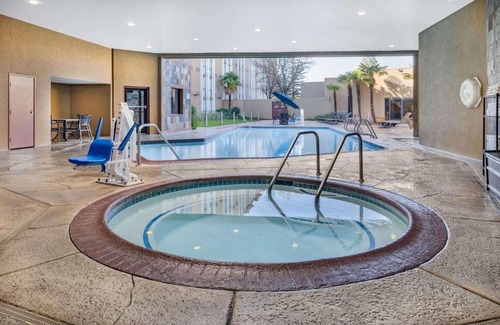 Foothill Farms Hotel | Wyndham Sacramento