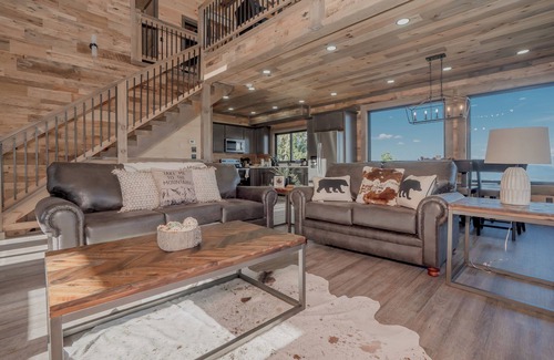 Sevierville Cabin | Wynn's Endless Views: Views*Pool*HotTub*Wifi*Theater*Games*Putt-Putt*FirePit