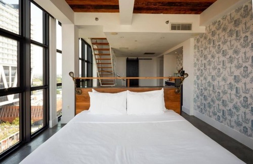 Williamsburg Hotel | Wythe Hotel l North 8th Loft l Skyline Loft in Iconic Williamsburg