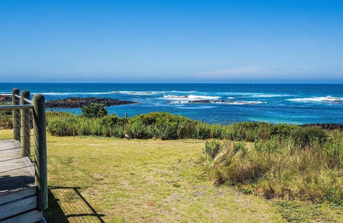 Port Fairy Apartment | Wytonia 2 - Ocean Views From Your Bed
